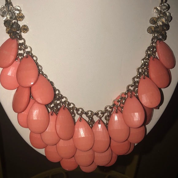 Coral exaggerated tear dropped necklace - Picture 2 of 3